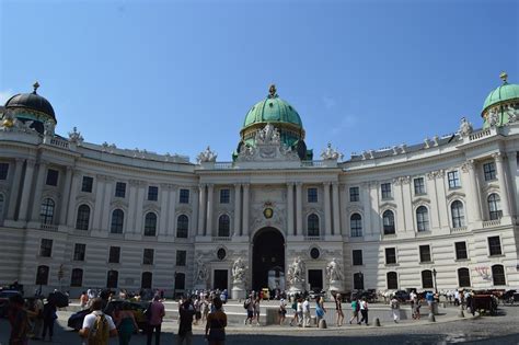 ‭Schullin Uhren im Looshaus‬ in Kohlmarkt 18 1010 Vienna.